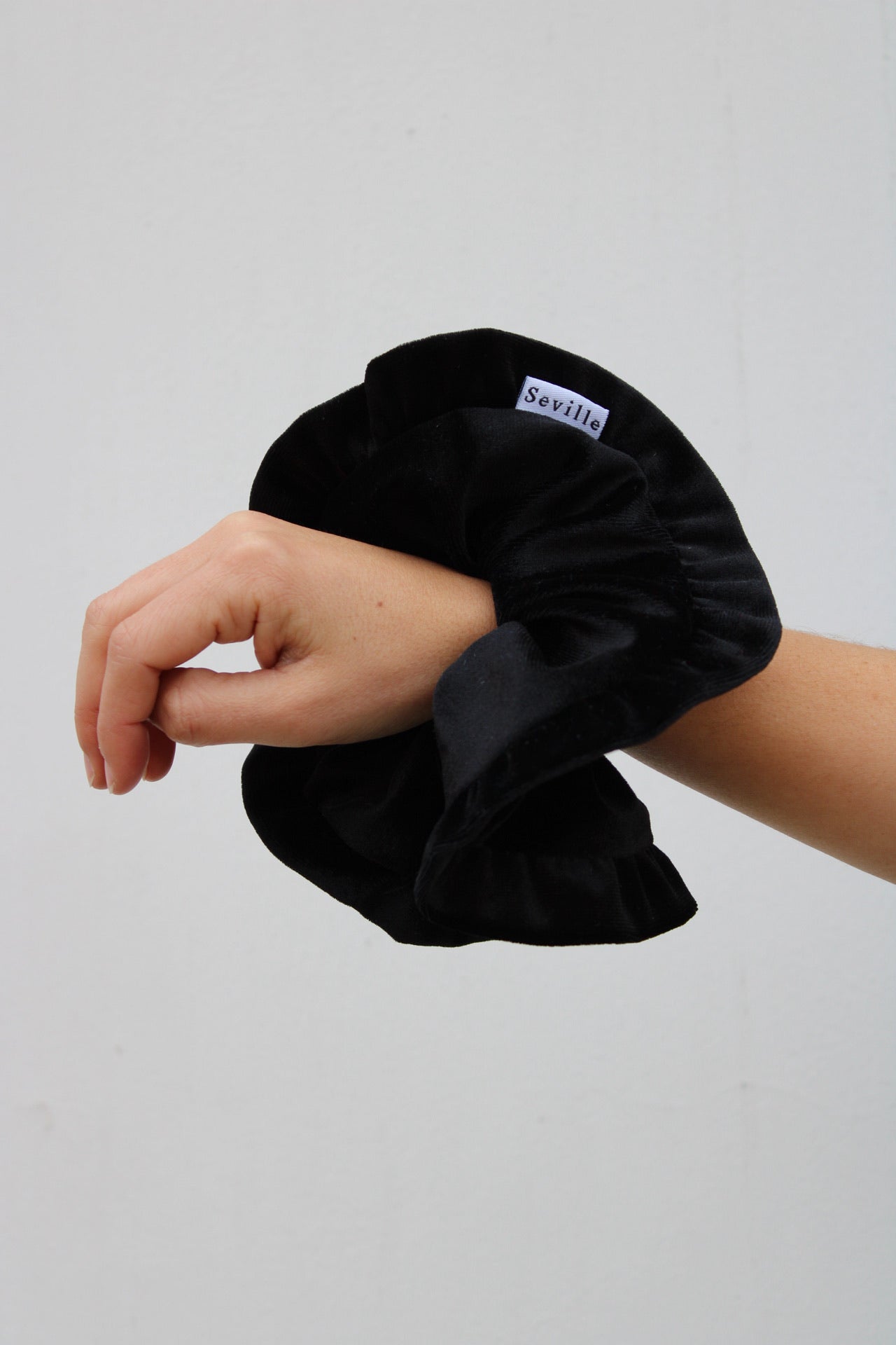 Scrunchie Vuelos Terciopelo Negro