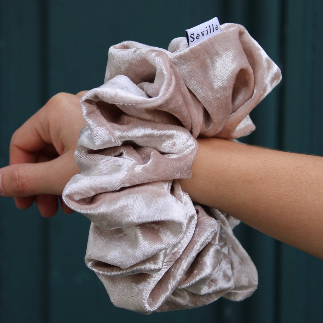 Maxi Scrunchie Terciopelo Dorado