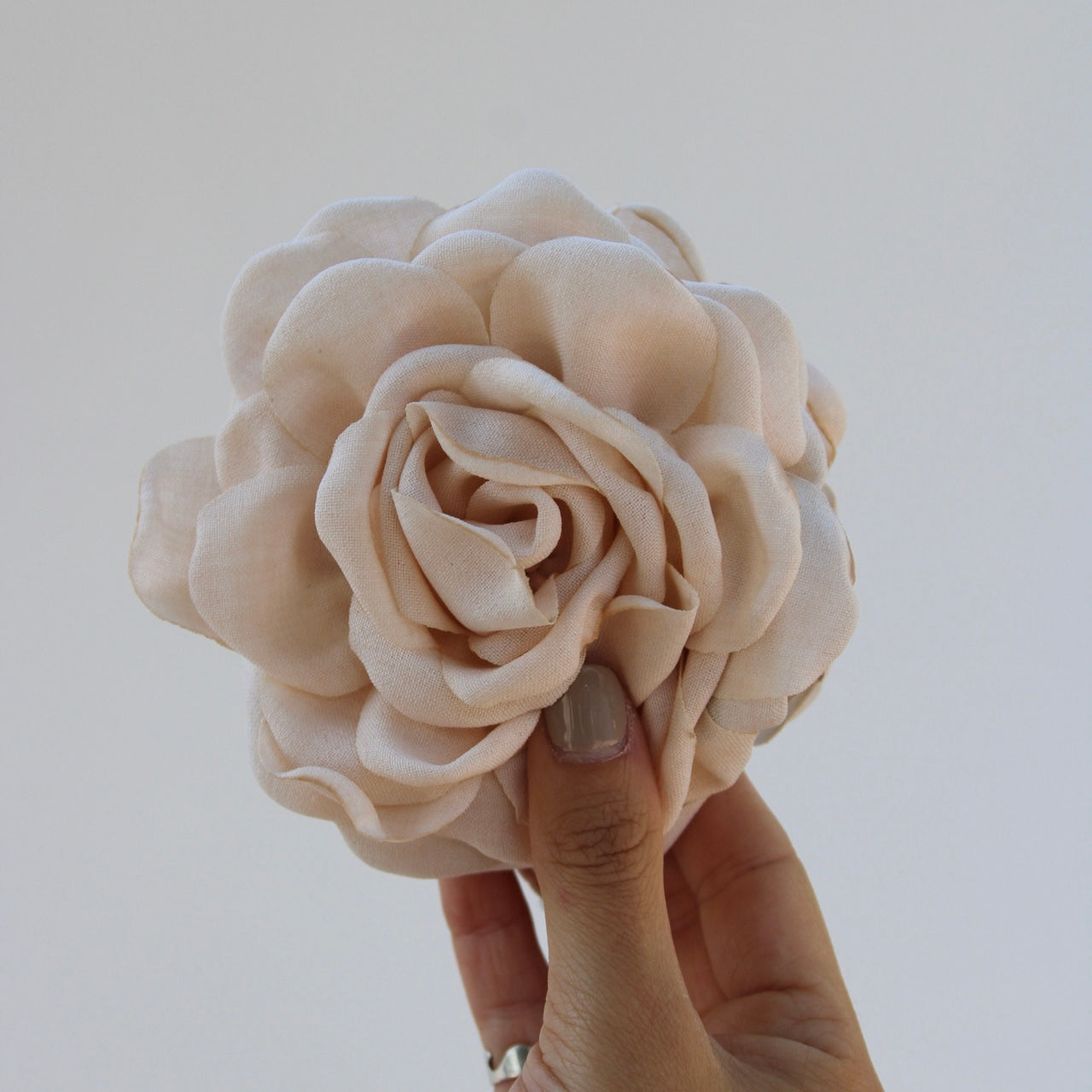 Pinza Flor Rafaela Beige