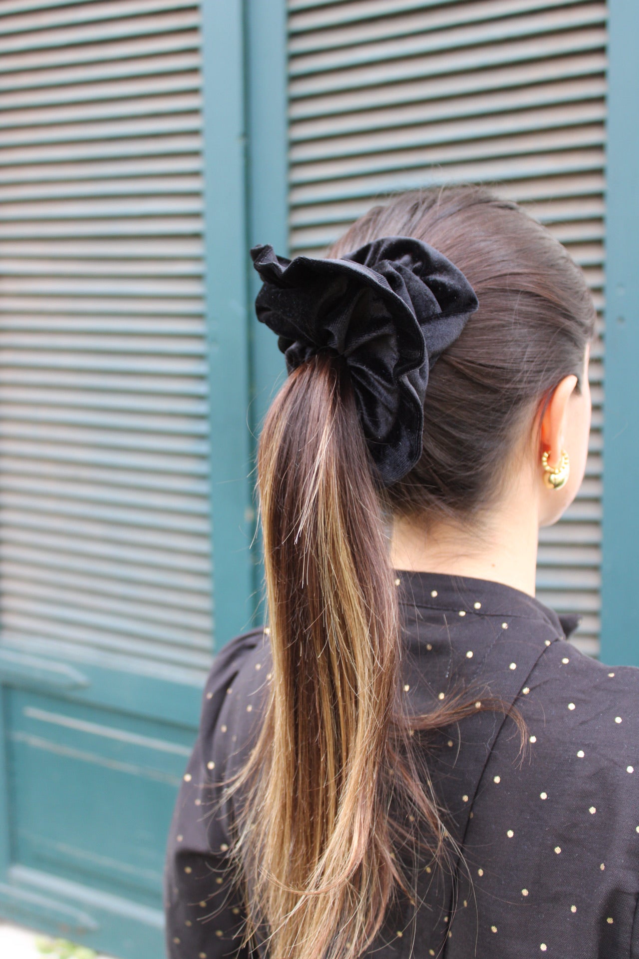 Scrunchie Vuelos Terciopelo Negro