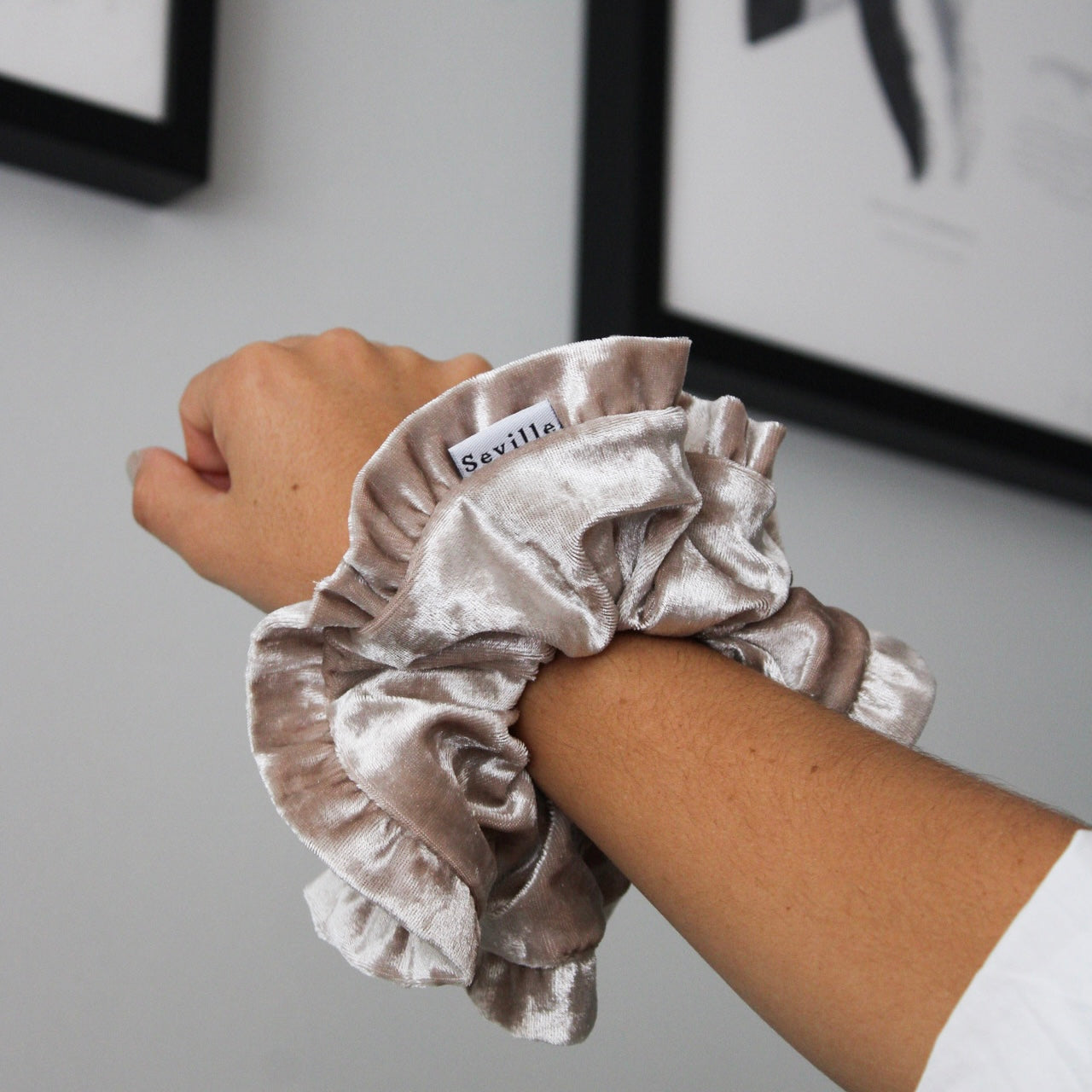 Scrunchie Vuelos Terciopelo Dorado