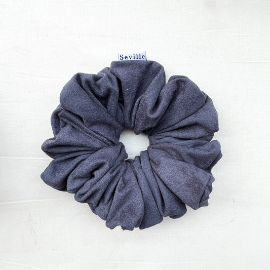 Maxi Scrunchie Gamuza Azul